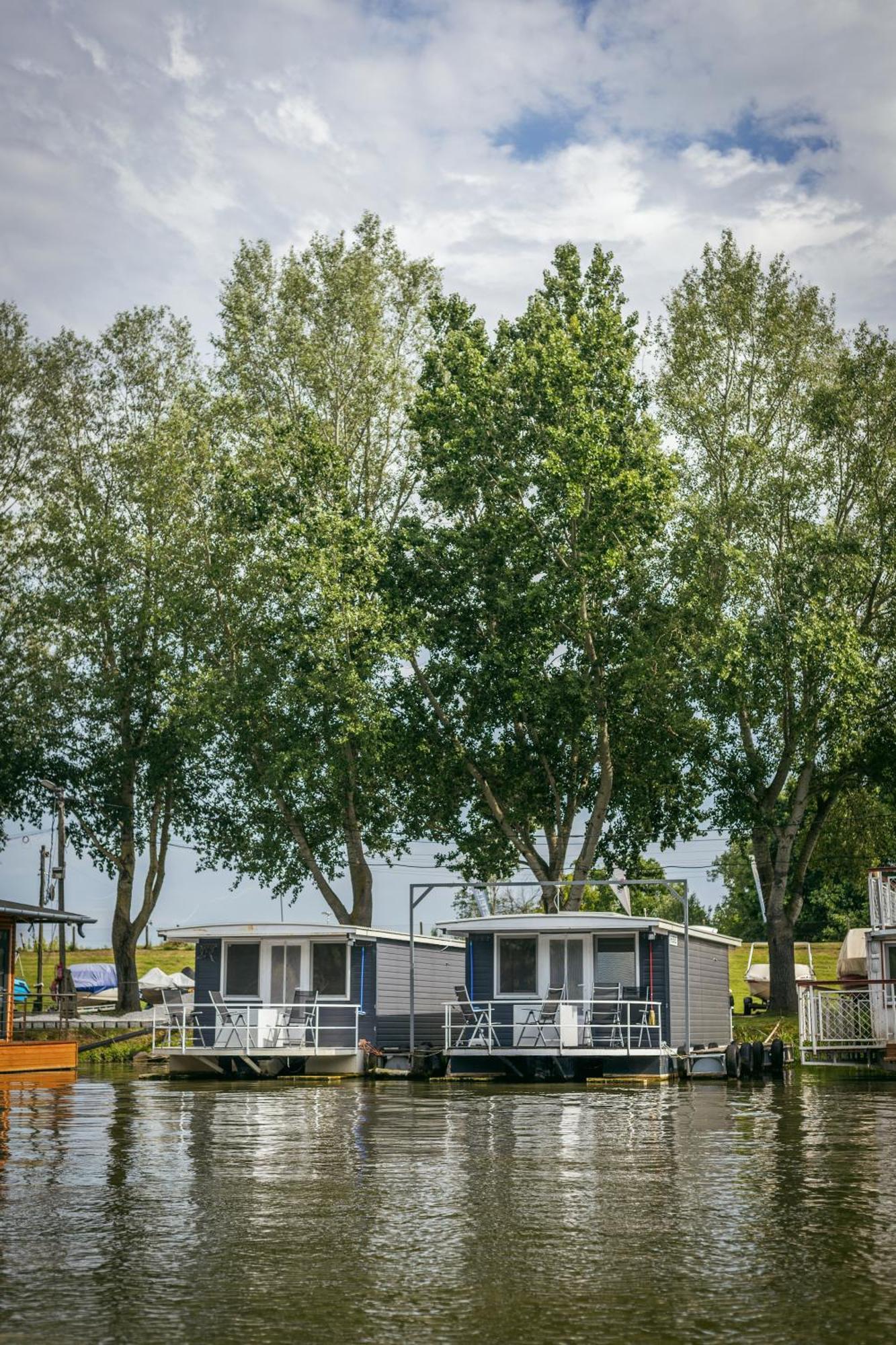 Отель Lakohajo, Uszohaz - Tisza-To Тисафюред Экстерьер фото